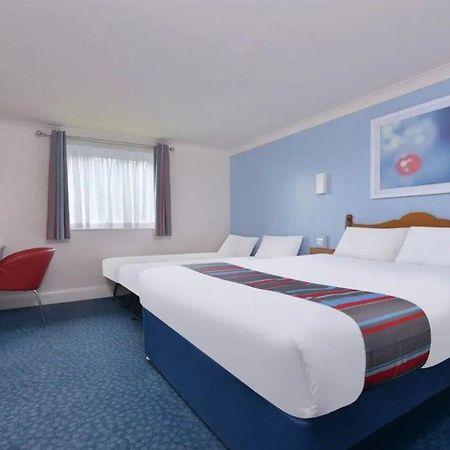 แทรเวลลอดจ์ สนามบินคาร์ดิฟ Hotel บาร์รี ภายนอก รูปภาพ