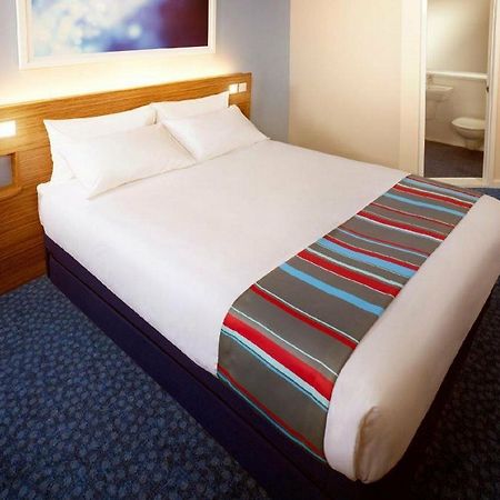 แทรเวลลอดจ์ สนามบินคาร์ดิฟ Hotel บาร์รี ภายนอก รูปภาพ