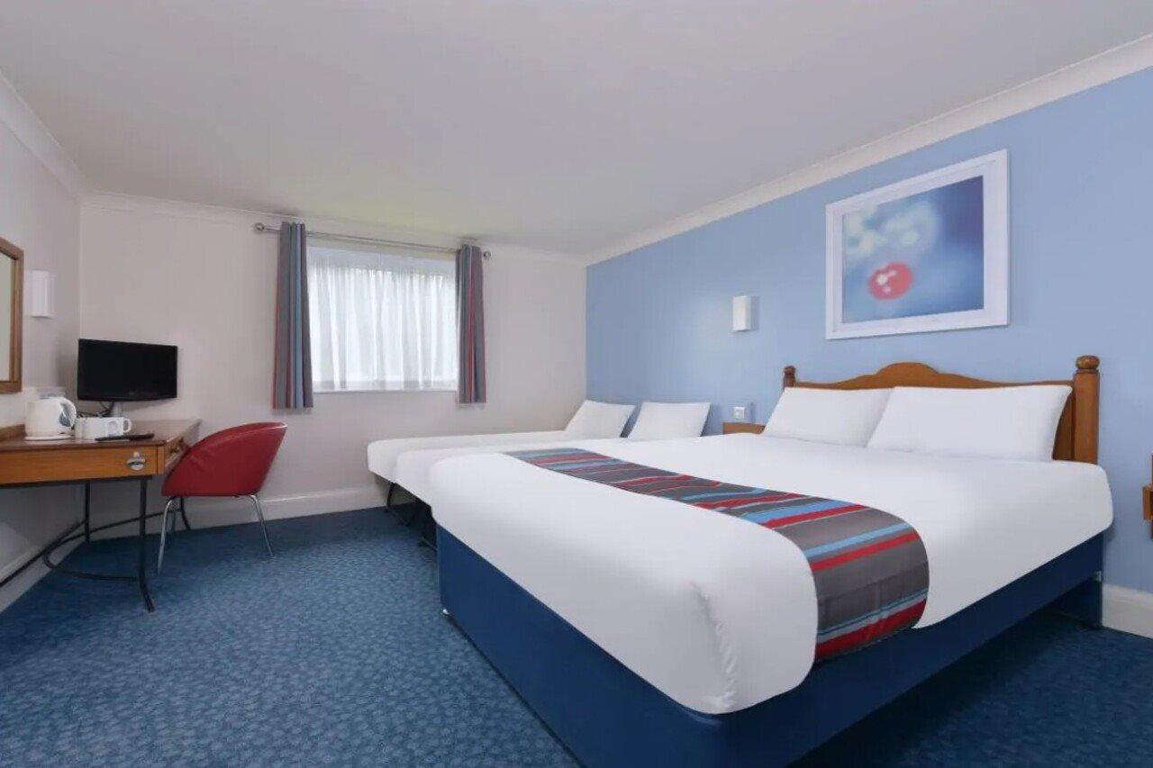 แทรเวลลอดจ์ สนามบินคาร์ดิฟ Hotel บาร์รี ภายนอก รูปภาพ