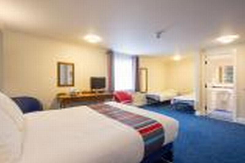 แทรเวลลอดจ์ สนามบินคาร์ดิฟ Hotel บาร์รี ภายนอก รูปภาพ