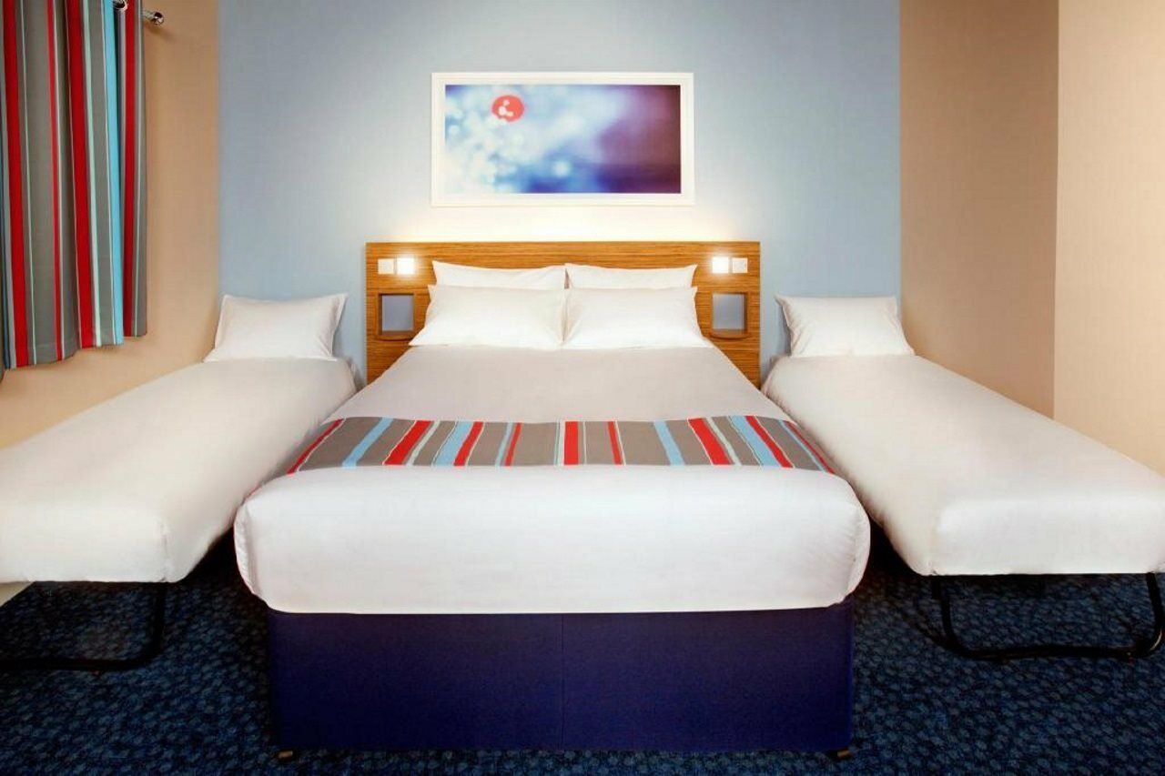 แทรเวลลอดจ์ สนามบินคาร์ดิฟ Hotel บาร์รี ภายนอก รูปภาพ